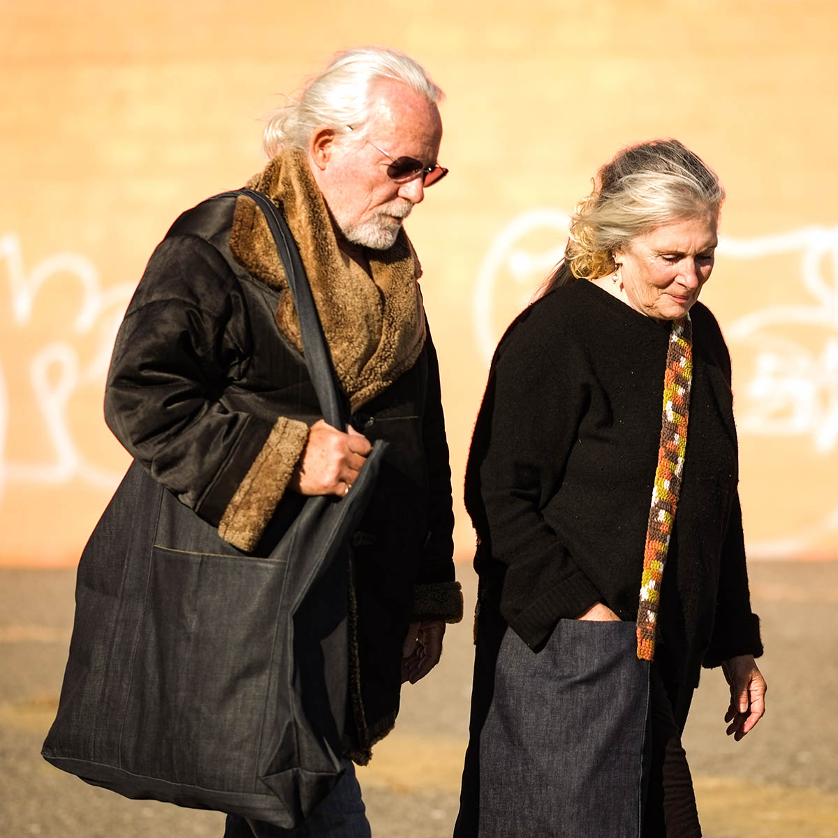 crossBody-toteBag-xl-iii-model-0001