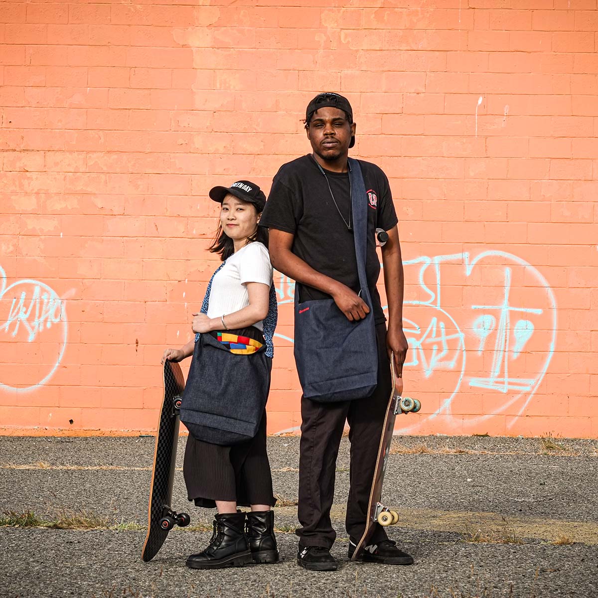 messengerBag-crossBody-model-0001